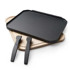 SANTOS Wende-Gussplatte Mit Holzuntersetzer Und Abnehmbaren Griffen 40 X 32 X 1,9 Cm -Meister Grill Geschaft s wende gussplatte mit holzuntersetzer und abnehmbaren griffen 40 cm x 32 25 cm x 1 9 cm 66aafd20cf4d1eb5daaa96514cc982be