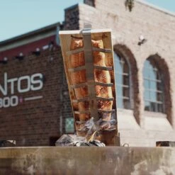 SANTOS Flammlachshalter Aus Edelstahl Inkl. Flammlachsbrett Aus Zedernholz -Meister Grill Geschaft santos flammlachshalter aus edelstahl inkl flammlachsbrett aus zedernholz 09b61163c382b51bd31b4a1796fceac9