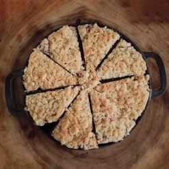 SANTOS Wedge Pan Mit Holz-Serviertablett Ø 21,5cm - Höhe: 3 Cm Gusseisen -Meister Grill Geschaft santos wedge pan mit holz serviertablett 21 5 x 3 cm gusseisen 52a4187656522d1067924cc5caab465b